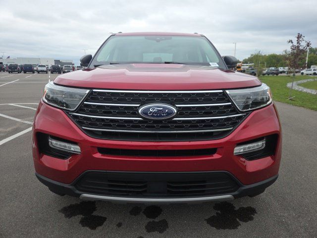 Used 2023 Ford Explorer XLT w/ Equipment Group 202A AWD/4WD image 3