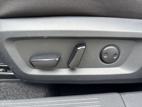 Used 2025 Nissan Rogue SV FWD image 22