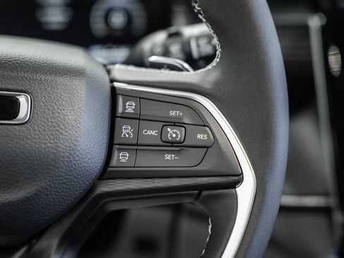 New 2025 Jeep Grand Cherokee L Altitude image 26