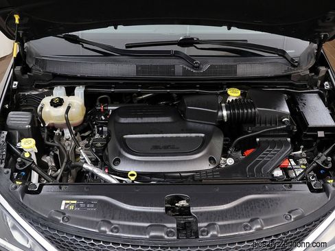 Used 2019 Chrysler Pacifica Limited FWD image 37