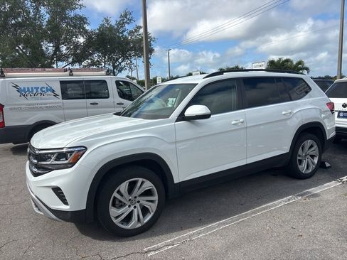 Certified 2023 Volkswagen Atlas SE image 2