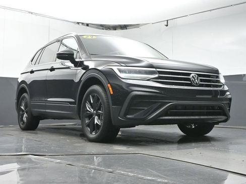 Used 2024 Volkswagen Tiguan SE image 34