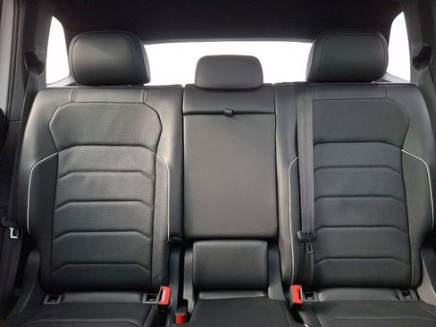 Used 2022 Volkswagen Tiguan SEL R-Line image 15