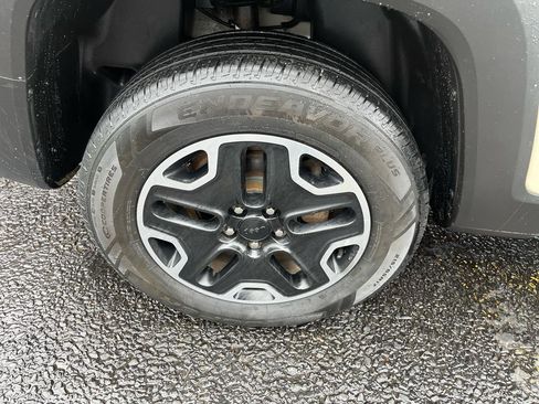 Used 2016 Jeep Renegade Trailhawk w/ Safety & Security Group image 14