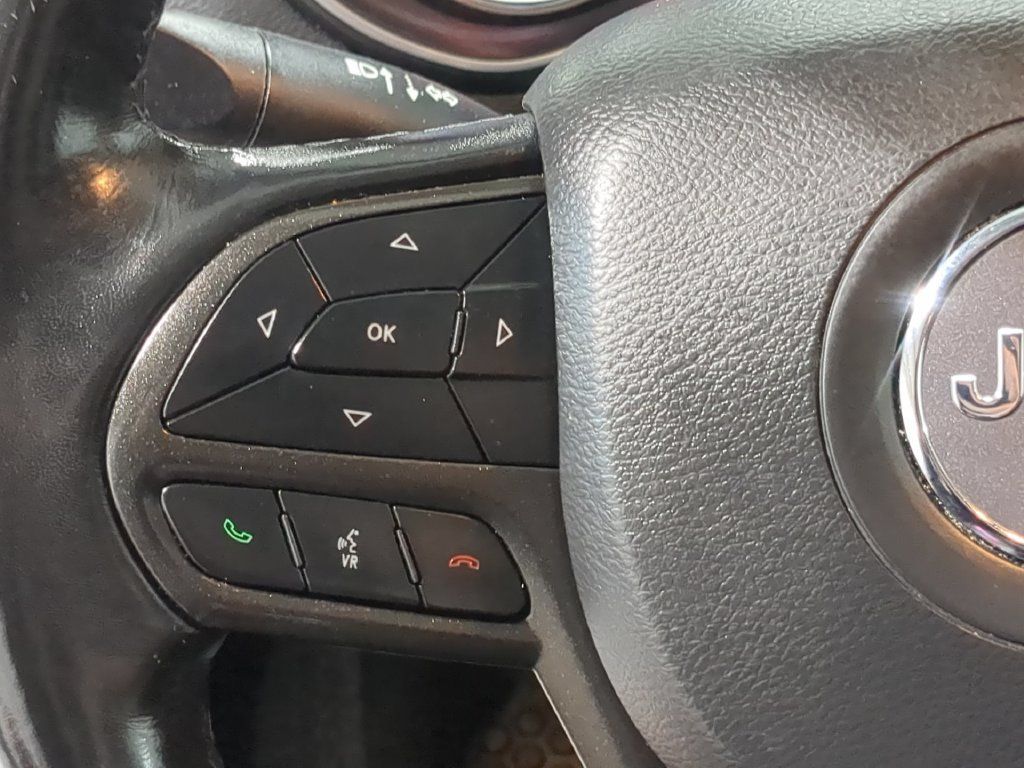 Used 2020 Jeep Cherokee Trailhawk w/ Cold Weather Group AWD/4WD image 29