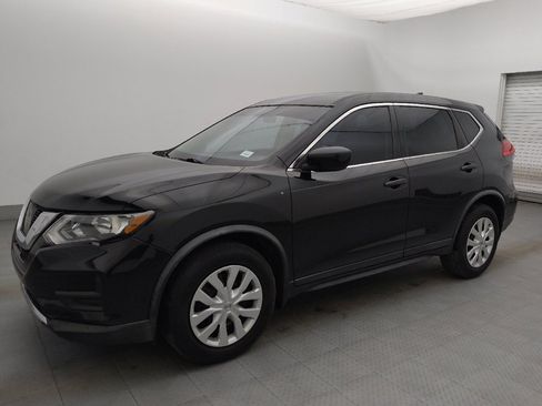 Used 2017 Nissan Rogue S image 2