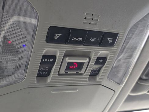 Certified 2020 Toyota RAV4 XLE w/ Convenience Package image 30