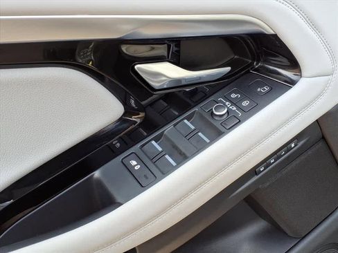 Used 2020 Land Rover Range Rover Evoque SE image 14