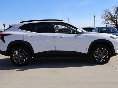 Used 2025 Chevrolet Trax LT image 5