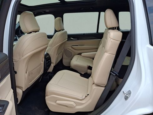 Certified 2023 Jeep Grand Cherokee L Limited w/ Luxury Tech Group II AWD/4WD image 8