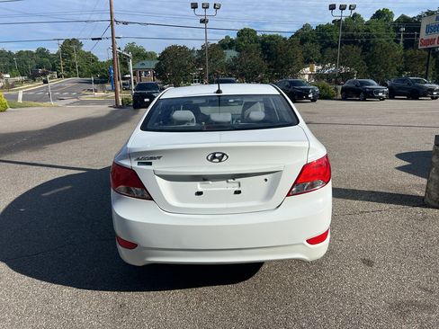 Used 2016 Hyundai Accent SE FWD image 5