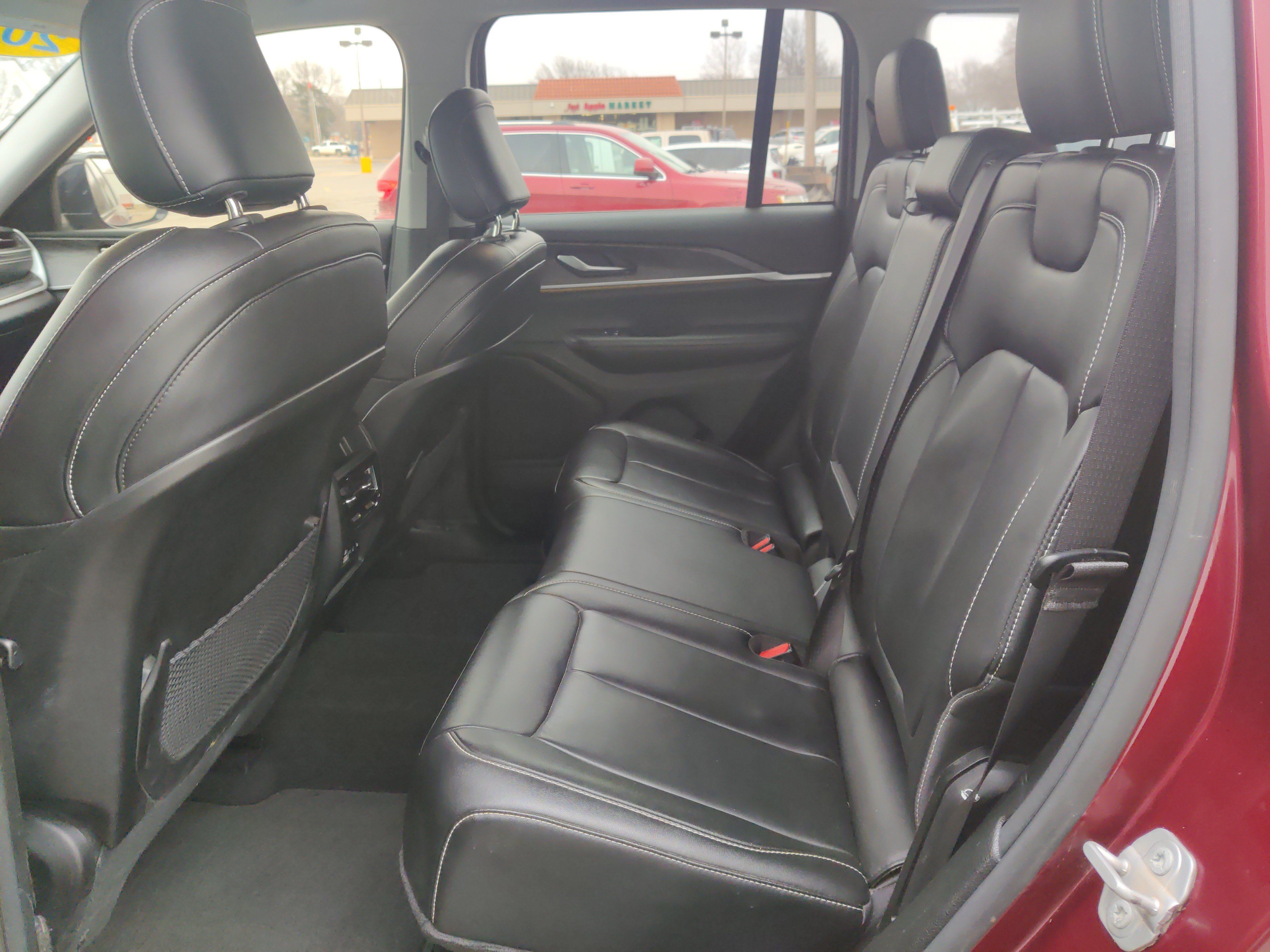 Used 2023 Jeep Grand Cherokee Limited AWD/4WD image 16
