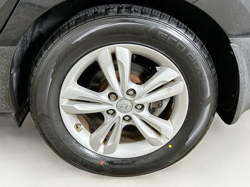 Used 2012 Hyundai Tucson GLS image 11