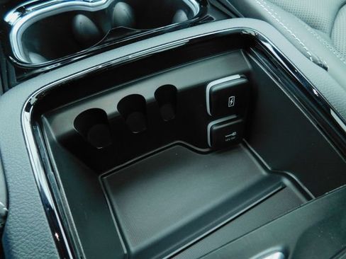 New 2026 Chrysler Pacifica Limited FWD image 18