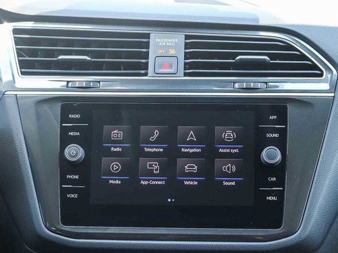 Certified 2022 Volkswagen Tiguan SE FWD image 14