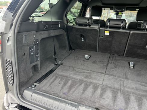 Certified 2023 Land Rover Discovery S R-Dynamic image 36