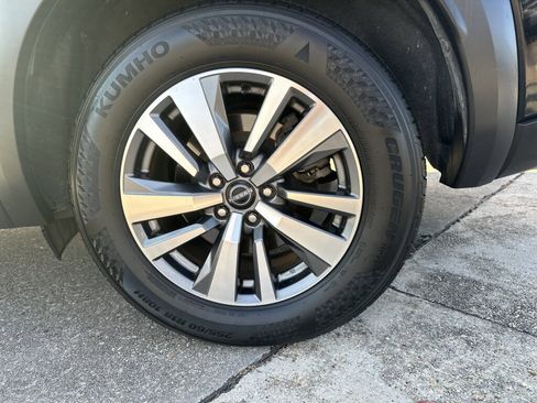 Used 2023 Nissan Pathfinder SL w/ Lighting Package (N92) image 19