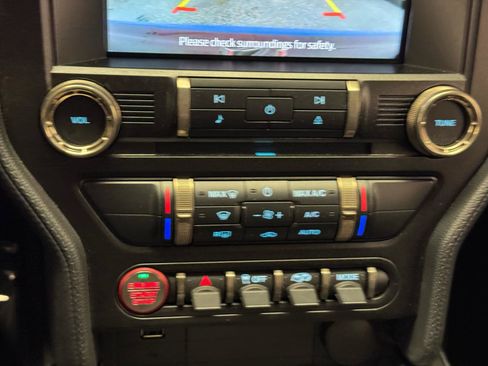 Used 2022 Ford Mustang Shelby GT500 w/ Technology Package RWD image 21