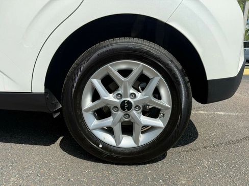 Used 2025 Kia Soul LX w/ LX Technology Package FWD image 9