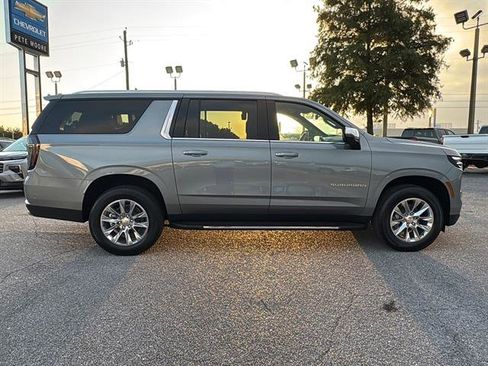 New 2025 Chevrolet Suburban Premier w/ Sun And Tow Package image 8