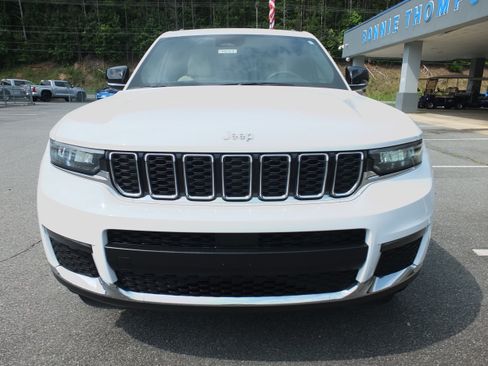 Used 2023 Jeep Grand Cherokee L Limited AWD/4WD image 8