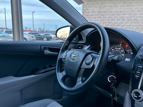 Used 2013 Toyota Camry image 18