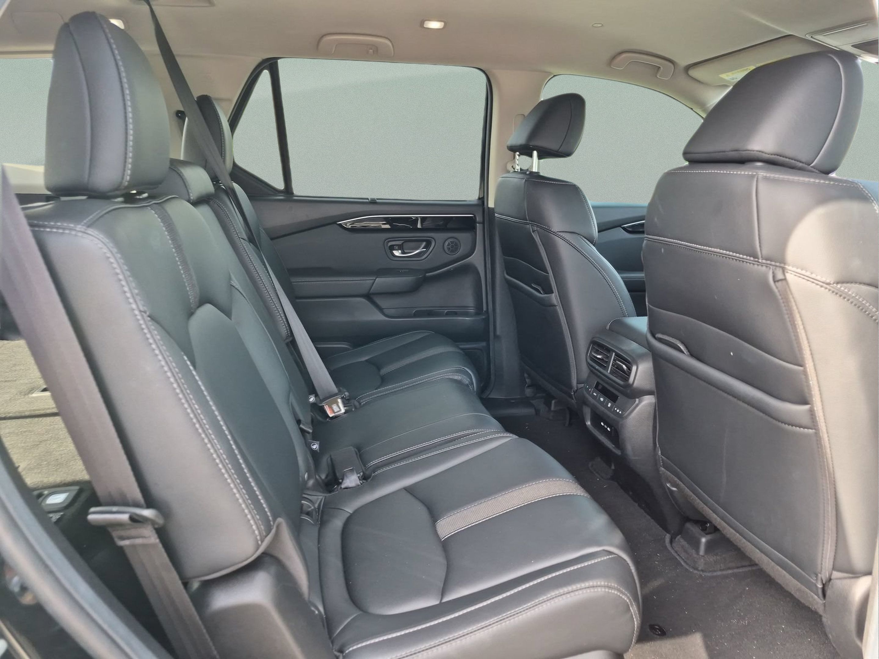 Used 2025 Honda Pilot EX-L image 18