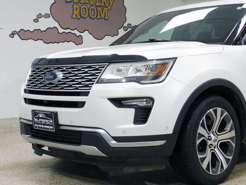 Used 2019 Ford Explorer Platinum image 17