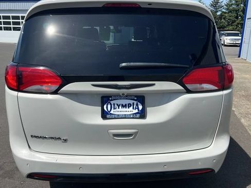 Used 2019 Chrysler Pacifica Touring-L w/ S Appearance Package FWD image 10