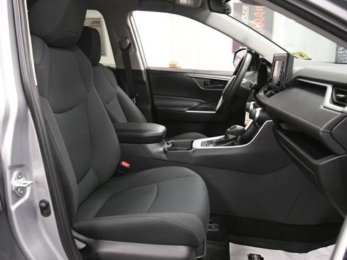 Used 2021 Toyota RAV4 LE w/ Carpet Mat Package (TMS) AWD/4WD image 25