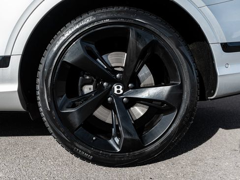 Certified 2023 Bentley Bentayga Extended Wheelbase AWD/4WD image 7