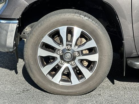 Used 2018 Toyota Tundra Limited w/ Limited Premium Package RWD image 12