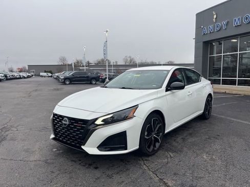 Used 2024 Nissan Altima 2.5 SR image 2
