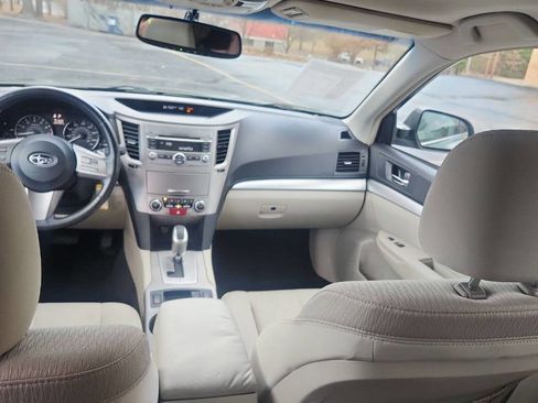 Used 2011 Subaru Outback 2.5i Premium image 6