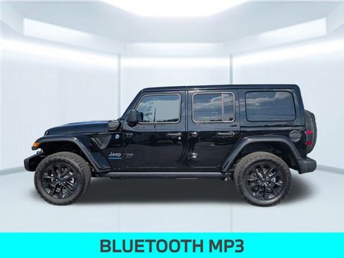 Used 2025 Jeep Wrangler Unlimited Sahara image 2