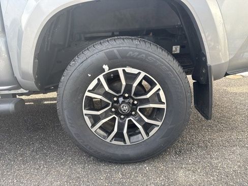 Used 2020 Toyota Tacoma TRD Sport image 34