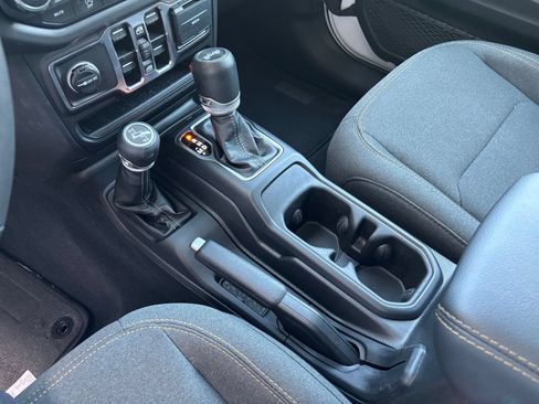Used 2025 Jeep Wrangler Unlimited Sahara AWD/4WD image 40