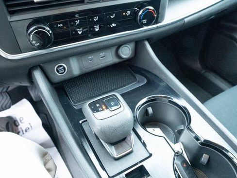 Used 2023 Nissan Rogue S image 19