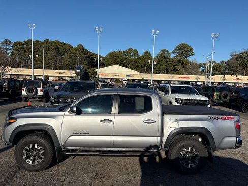 Used 2021 Toyota Tacoma TRD Off-Road image 8