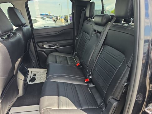 Used 2025 Ford Ranger Lariat w/ Black Appearance Package AWD/4WD image 19