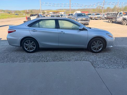 Used 2015 Toyota Camry SE image 2