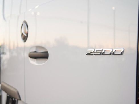 Used 2025 Mercedes-Benz Sprinter 2500 image 16