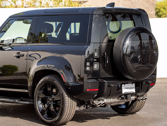 New 2026 Land Rover Defender 90 V8 AWD/4WD image 10