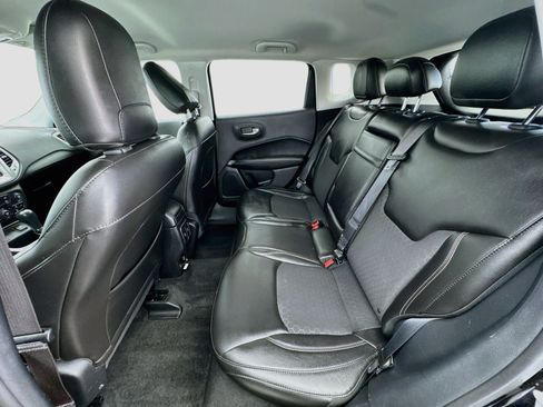 Used 2018 Jeep Compass Latitude w/ Popular Equipment Group FWD image 15