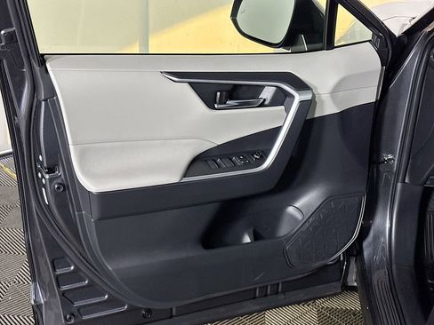 Used 2025 Toyota RAV4 XLE w/ Convenience Package image 10