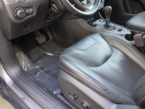 Used 2021 Jeep Cherokee Latitude Lux AWD/4WD image 17