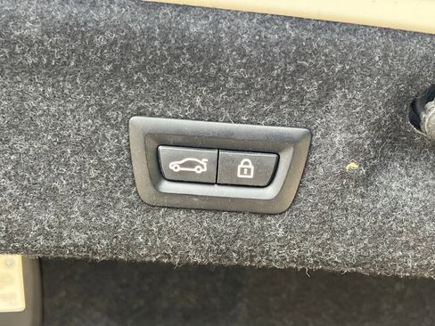 Used 2022 BMW M4 Competition w/ M Carbon Exterior Package RWD image 16