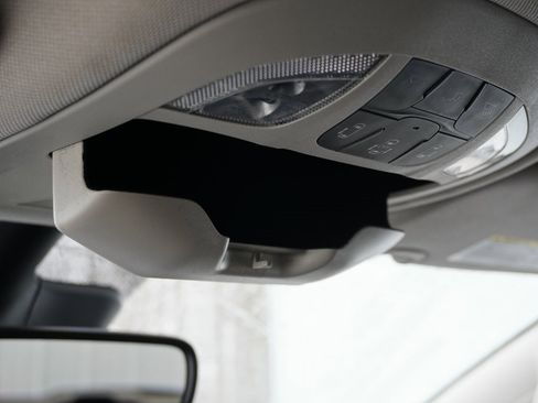 Used 2023 Chrysler Pacifica Touring-L image 26