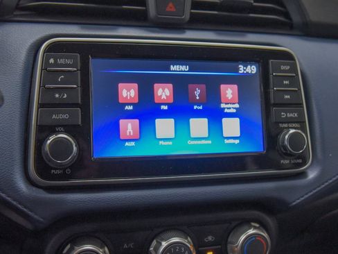 Used 2025 Nissan Versa SV image 7