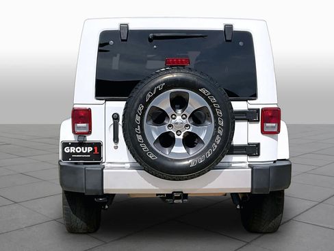 Used 2017 Jeep Wrangler Unlimited Sahara w/ Connectivity Group AWD/4WD image 5